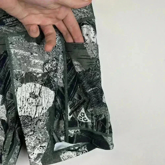 Nike ACG Womens Trail Shorts - Camo Print - Size M - Picture 3 of 7